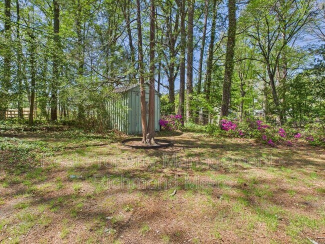Building Photo - 8909 Avalon Dr