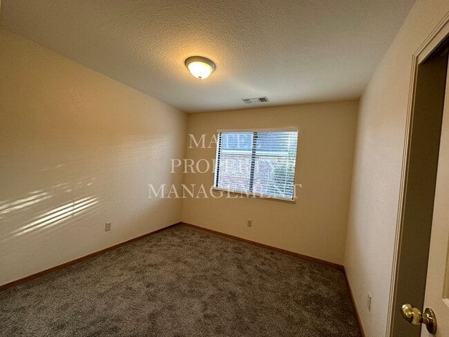 Building Photo - Move in Special see Ad