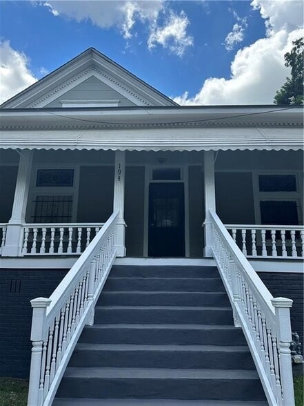 Building Photo - 194 Hendrix Ave SW