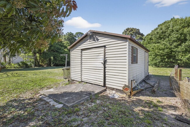 Building Photo - 7107 181st Ct N