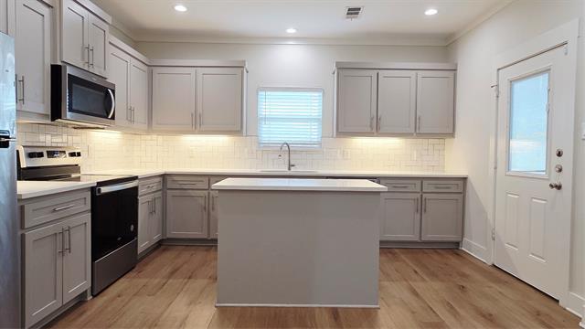 Building Photo - 4022 Ivanhoe Ln