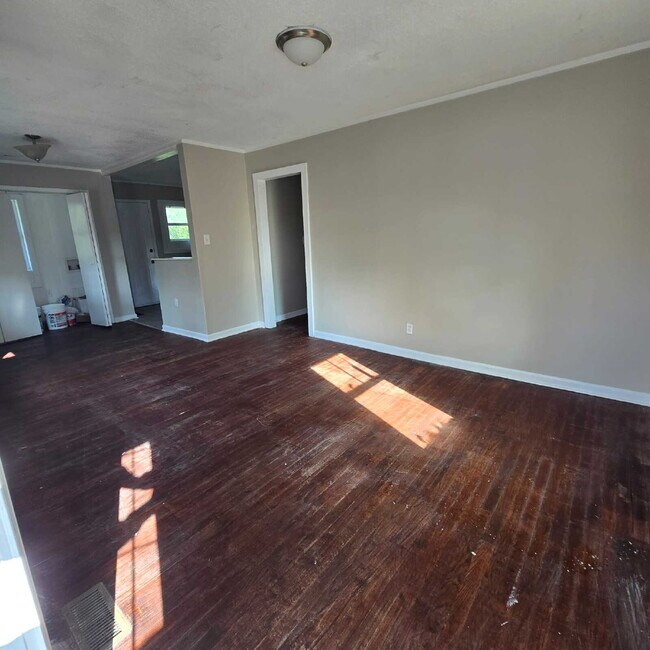 Building Photo - "Full Brick 3-Bed Home on Monroe Avenue: In the Heart of Macon!"