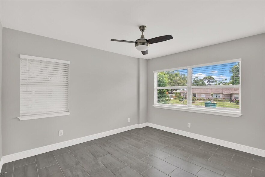 Building Photo - 10711 Seminole Dr N