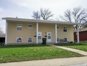 Building Photo - 3 Bedroom Duplex w/Garage in north-central Ames