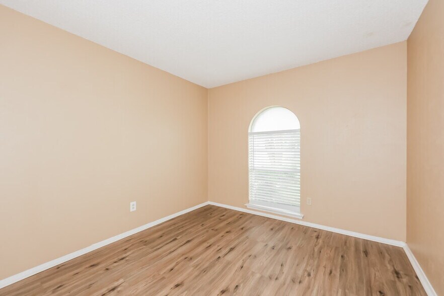 Building Photo - 6109 Springwood Dr