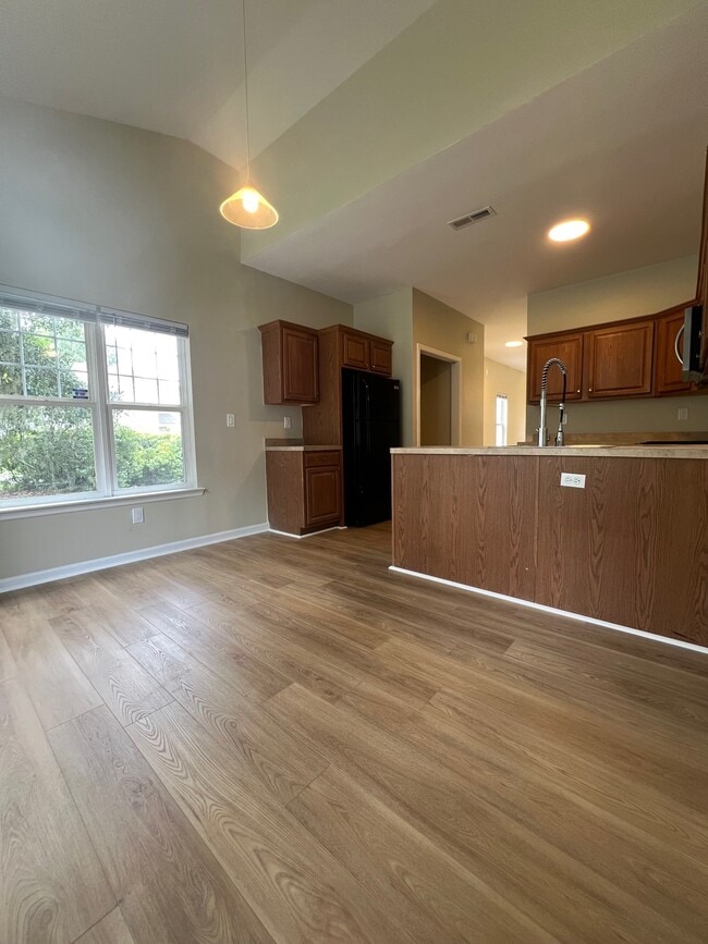 Building Photo - 114 Grand Oaks Dr