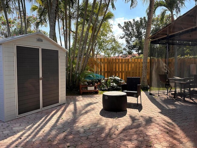 Building Photo - 1728 Shoreside Cir