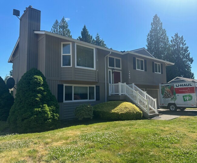 Building Photo - 7460 SW Elmwood St