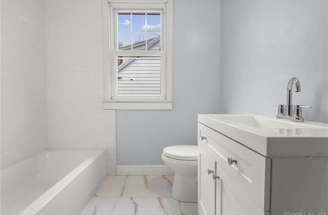 Building Photo - 111 Elmwood Pl