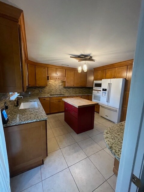 Building Photo - 401 E 56th St