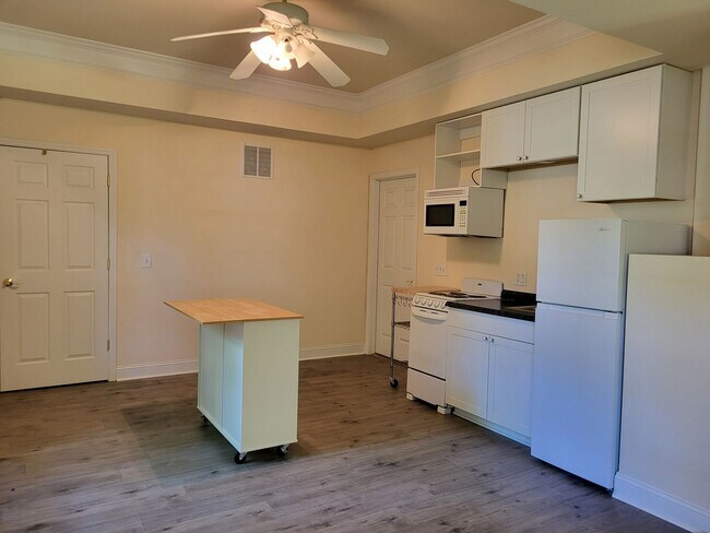 Building Photo - 1 bedroom basement apartment