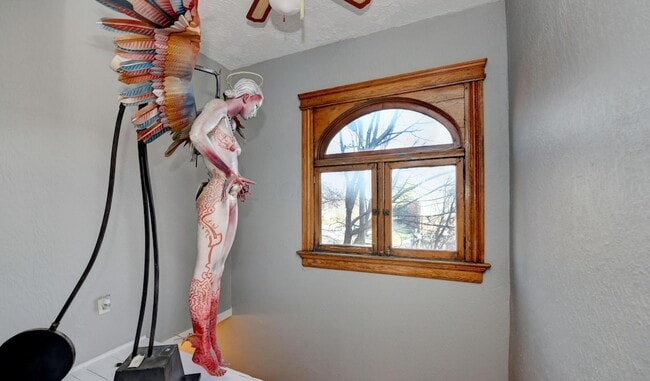 Building Photo - 705 Bryden Rd