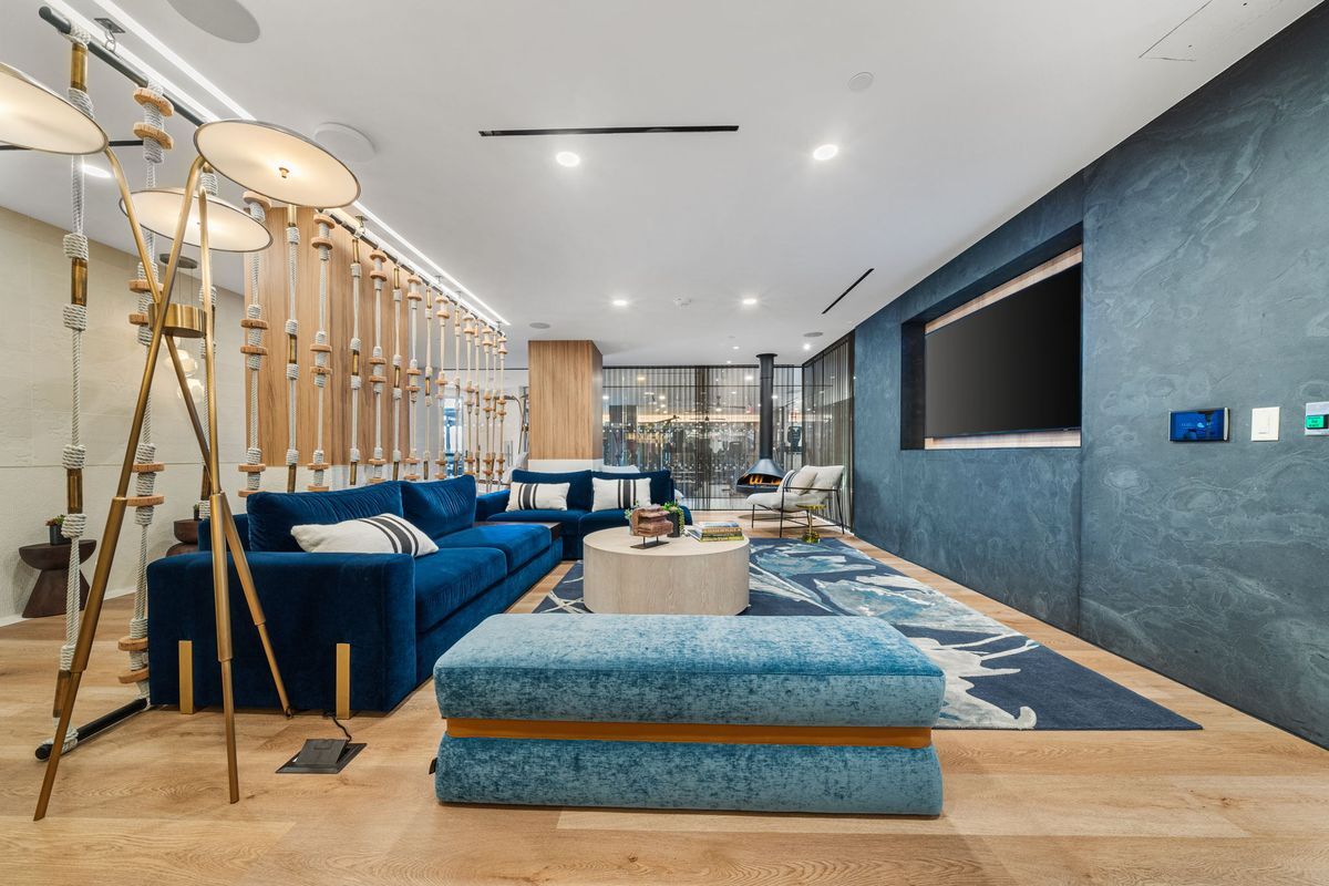 Building Photo - 255 W Falls Station Blvd