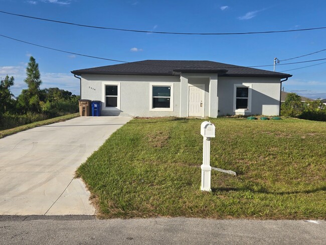 Primary Photo - Great location, close to ST RD 82-Three bedroom/2 bathroom