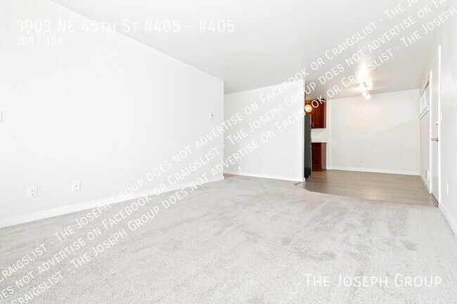 Building Photo - 3903 NE 45th St