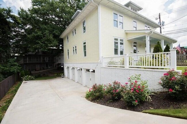 Building Photo - 37 Waverly Way NE