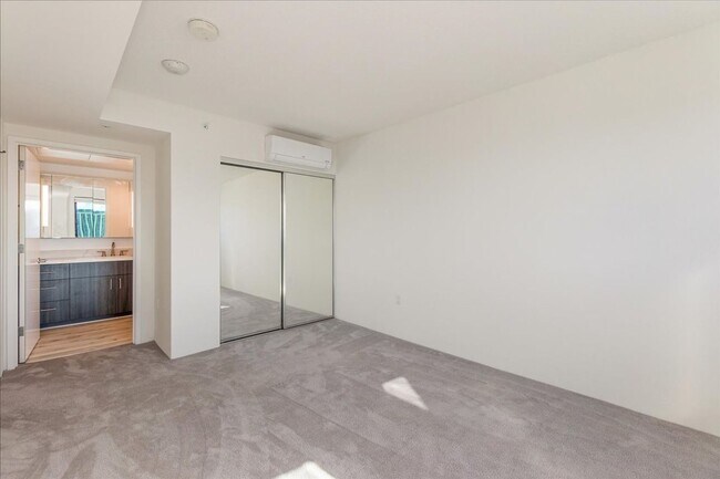 Building Photo - High Floor 2 BED/2 BATH/2 PRKG in brand ne...