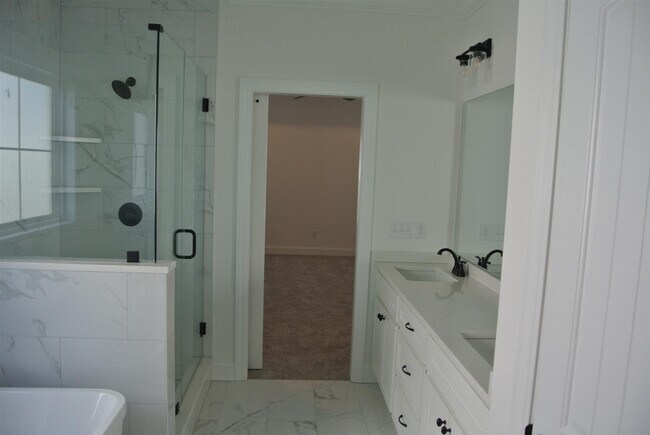 Building Photo - 388 Olympia Ct