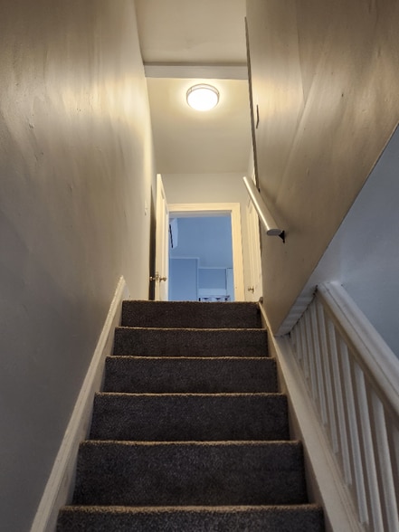 Building Photo - 958 E Princess St