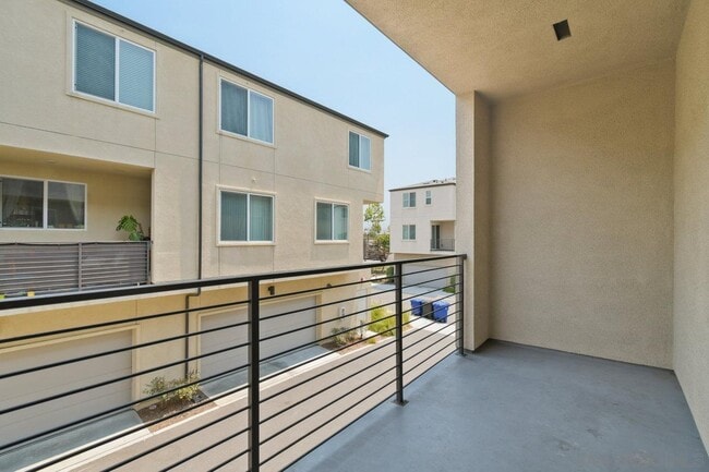 Building Photo - 5212 Beachfront Cove