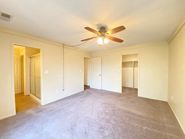Building Photo - Spacious Home in Vista Primera