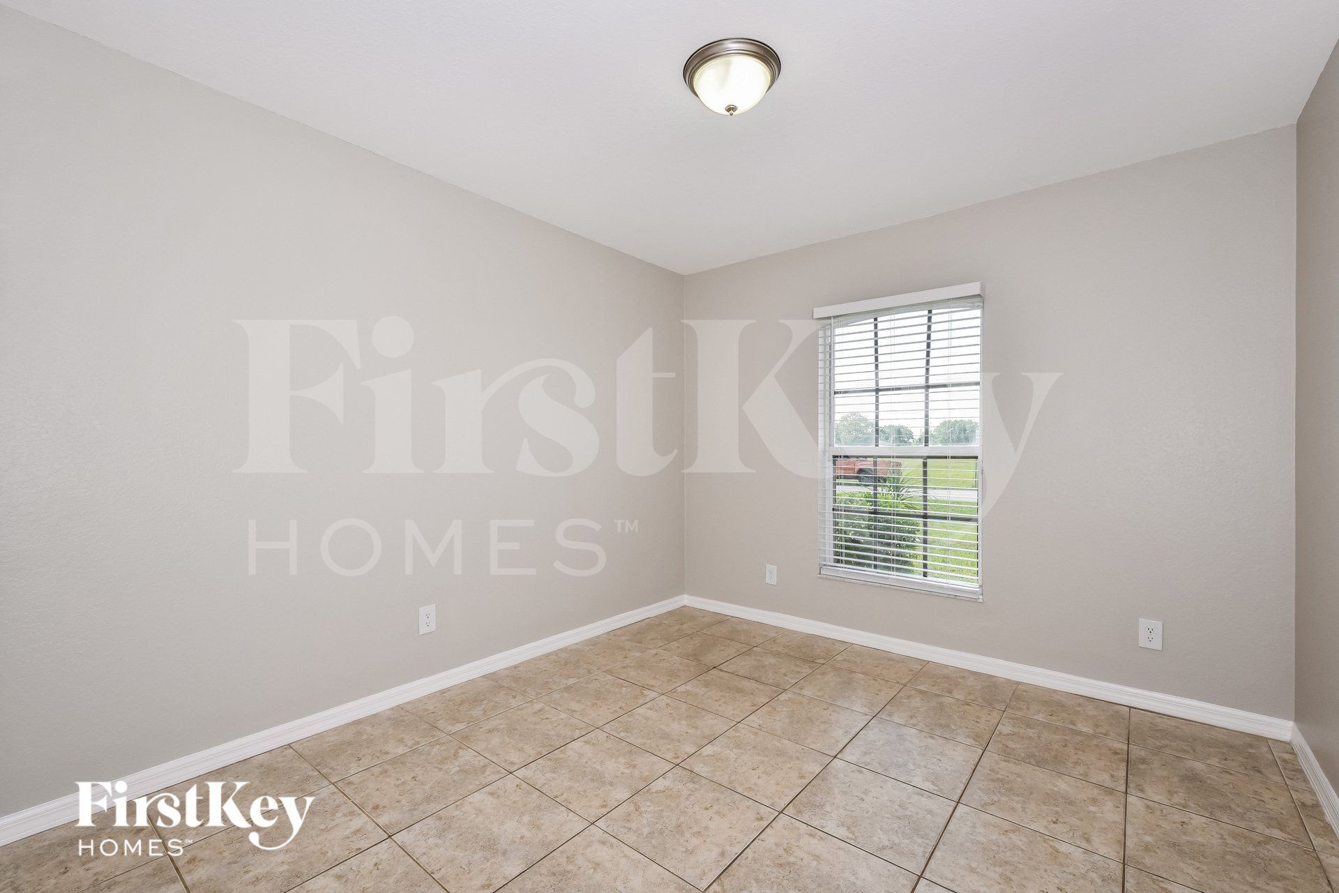 Building Photo - 817 NE 9th St