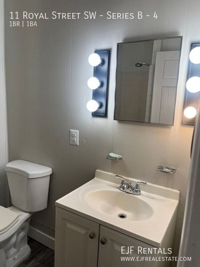 Building Photo - 11 Royal St SW