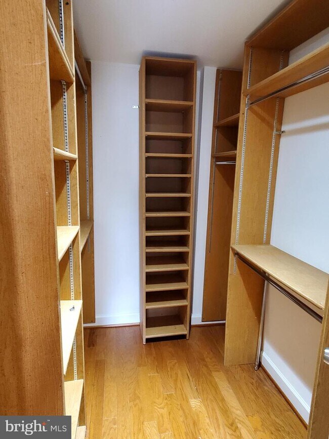 Building Photo - 6050 California Cir