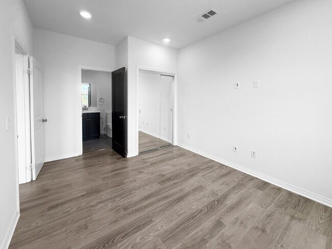 Building Photo - 26706 Lexington Ln