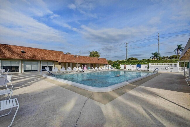 Building Photo - 1631 NW 18th Ave