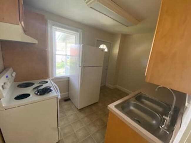 Building Photo - 2535 Deming Ave