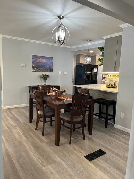Dining and breakfast nook - 1180 S Depew St