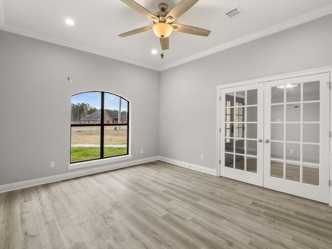 Building Photo - 102 Hidden Trails