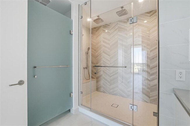 Building Photo - 400 Central Ave