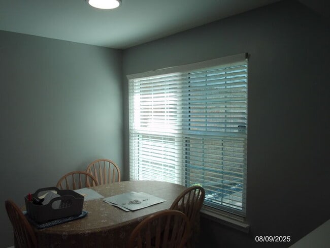 Building Photo - 43885 Stoney Ln