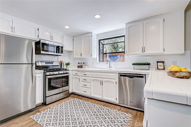 Kitchen - 4033 W 182nd St