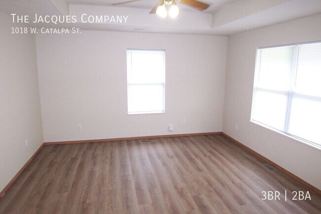 Building Photo - 1018 W Catalpa St