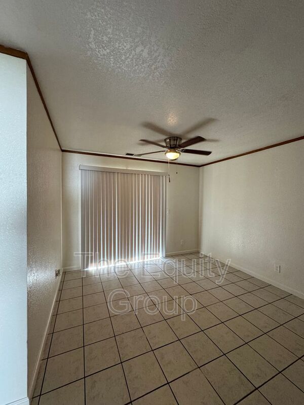 Building Photo - 736 S Linwood St