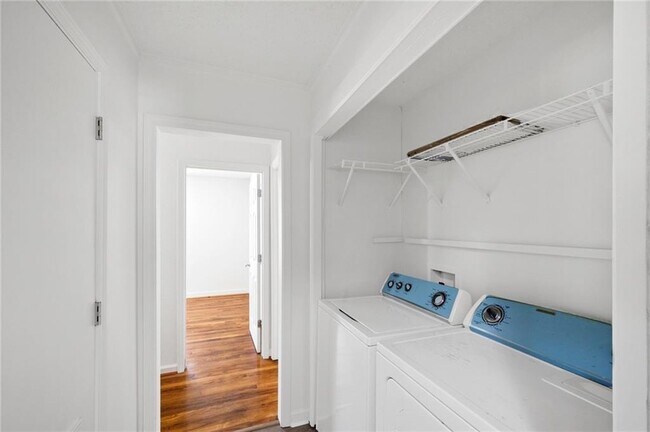 Building Photo - 522 Pine St