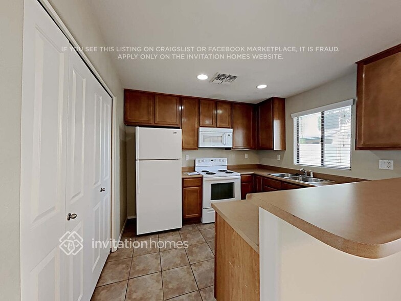 Building Photo - 7801 N 44th Dr