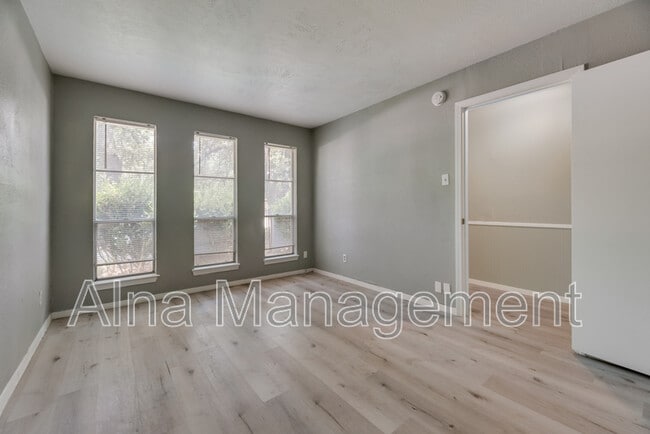 Building Photo - 6500 Melinda Dr