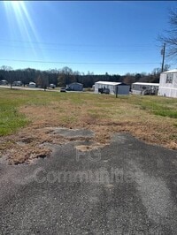 Building Photo - 90 Country Woods Dr