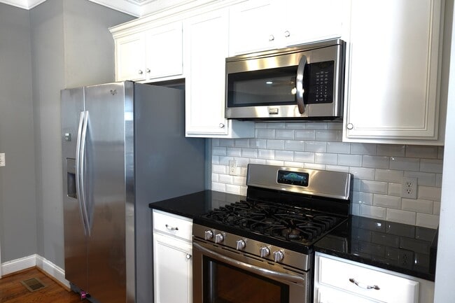 Building Photo - 923 Squires Pt