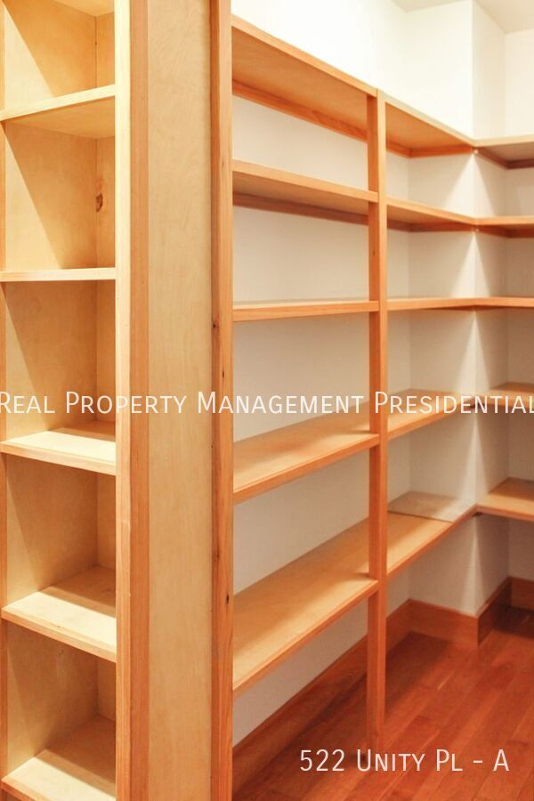 Building Photo - 522 Unity Pl