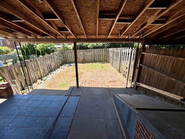 Building Photo - 2 Bedroom Available in Lancaster!