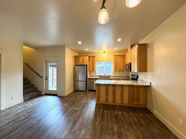 Building Photo - BM2613