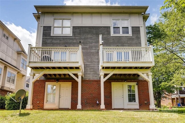 Building Photo - 1305 Summit Greenway Court