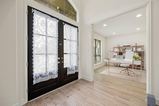 Building Photo - 28946 Parker Ridge Dr