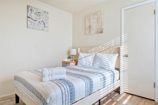 Building Photo - 12002 Swan Dr