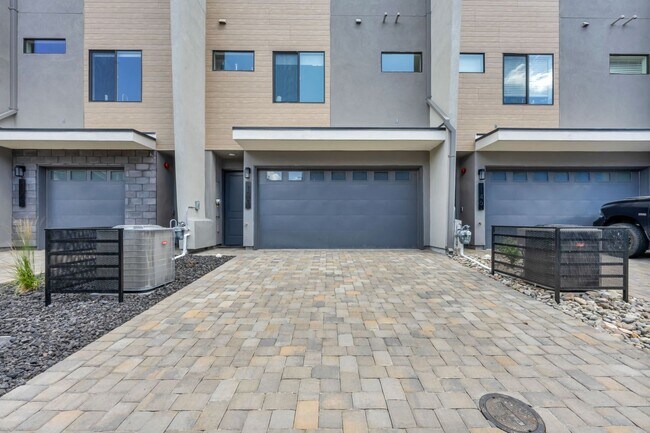 Building Photo - Fully Furnished Modern Townhome with utilities included and flexible lease options available